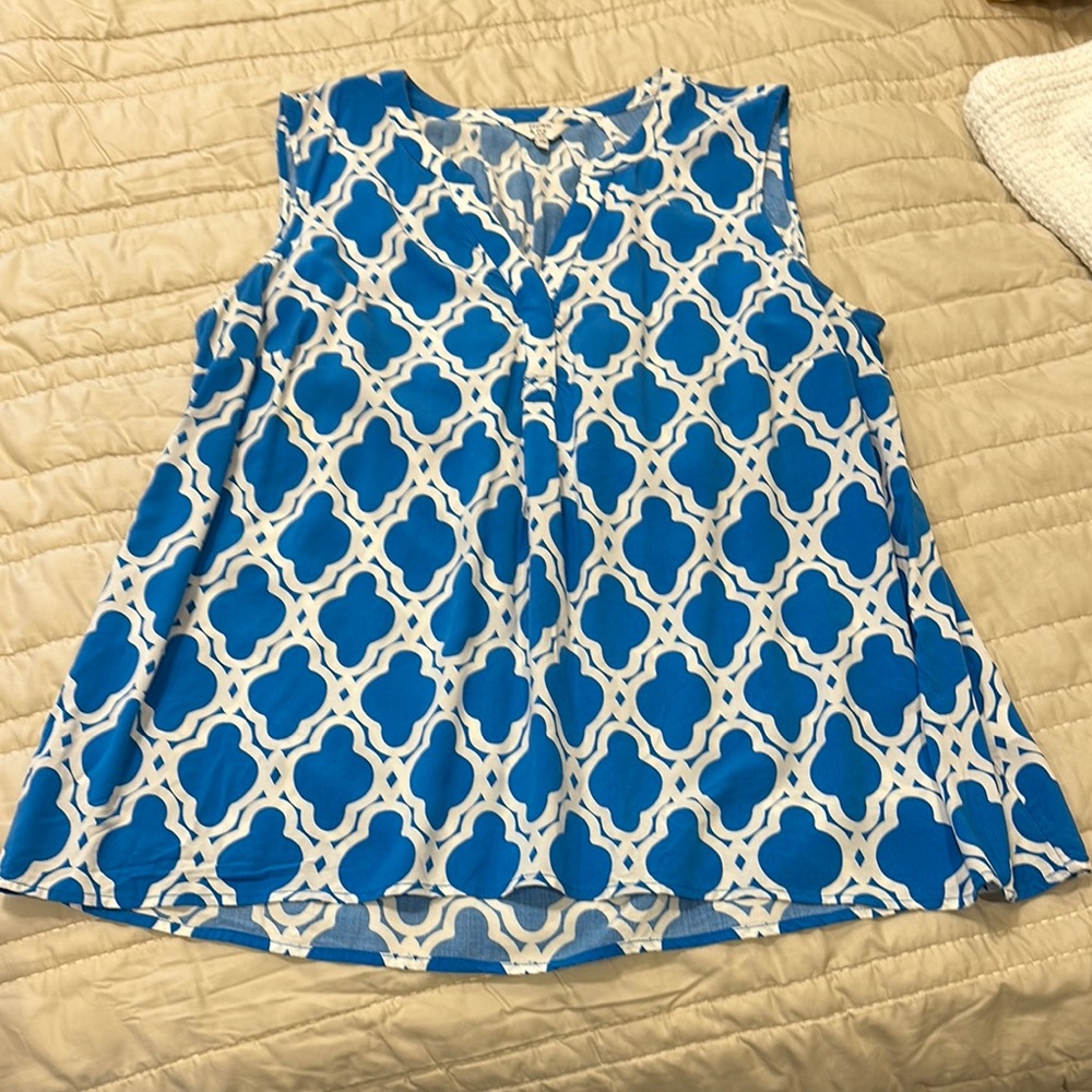 Crown & Ivy Blue and White Geometric Sleeveless Blouse